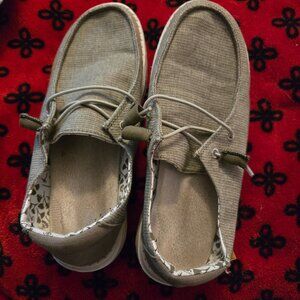 Hey Dude Wendy Women's Lightweight Slip on loafer shoes Size 7